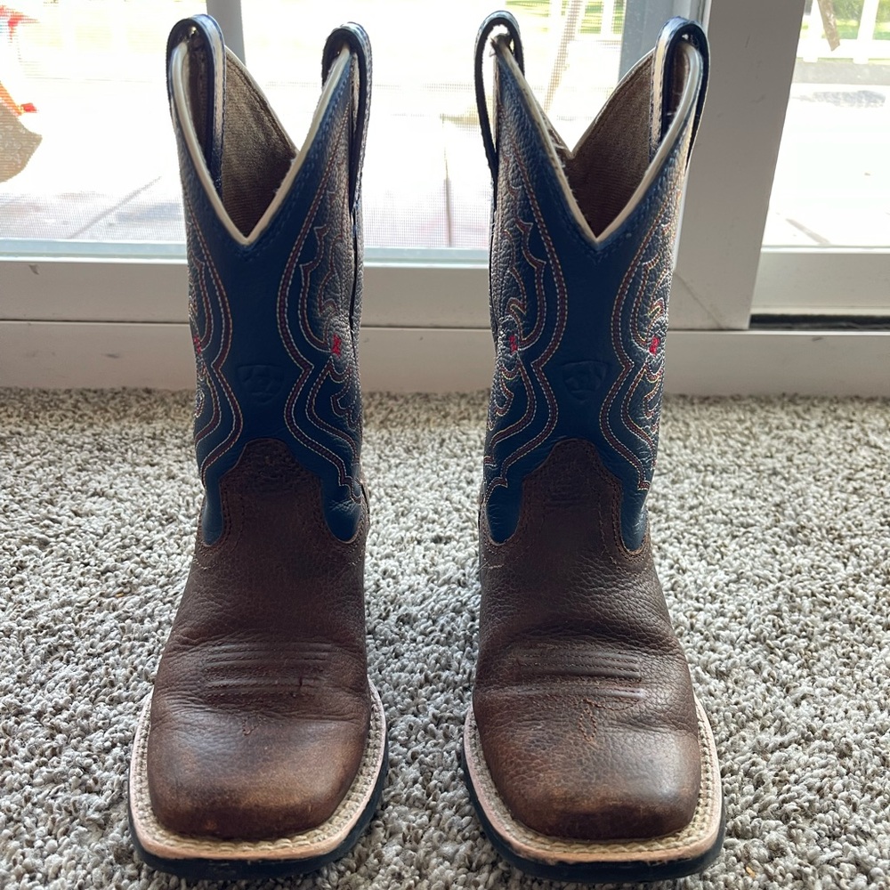 Ariat Brown Leather Cowboy Boots with Blue Stitching